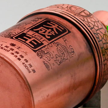 匠心獨(dú)運(yùn)，尊貴之選 鄆城定制高檔噴涂酒瓶與仿古銅色瓶套設(shè)計(jì)印刷服務(wù)